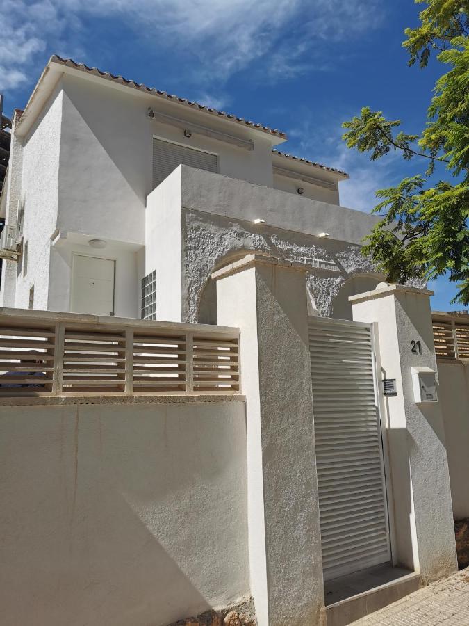Casa Mya Con Terreno Privado Y Parking Compartido - A 800m De Playa Poniente Ferienhaus *