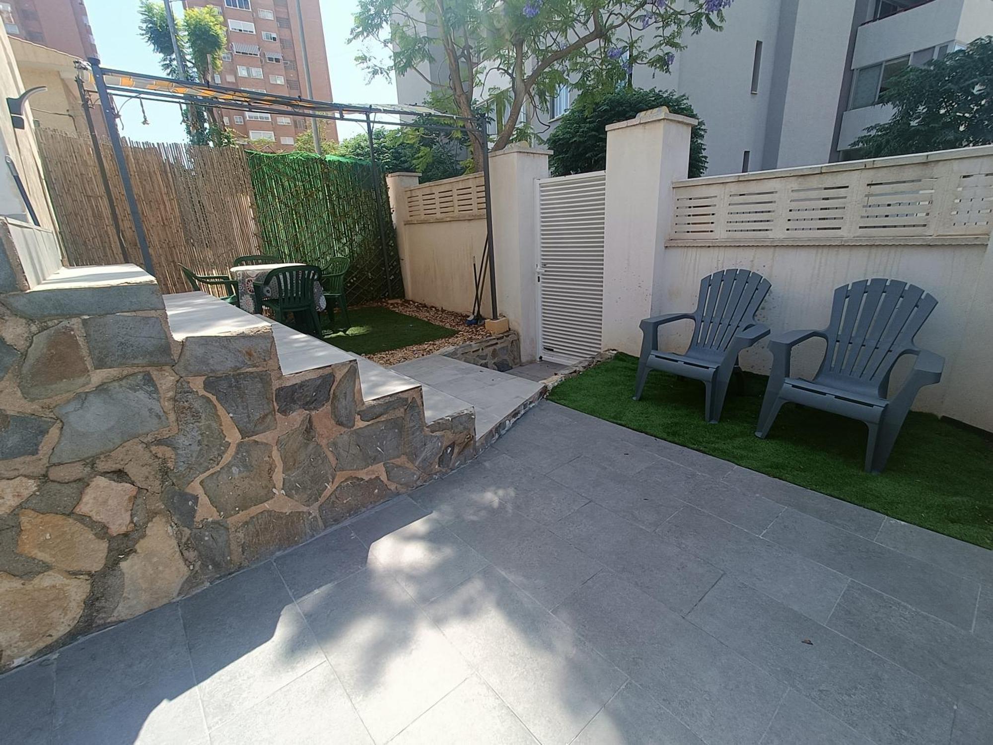 Casa Mya Con Terreno Privado Y Parking Compartido - A 800m De Playa Poniente Ferienhaus